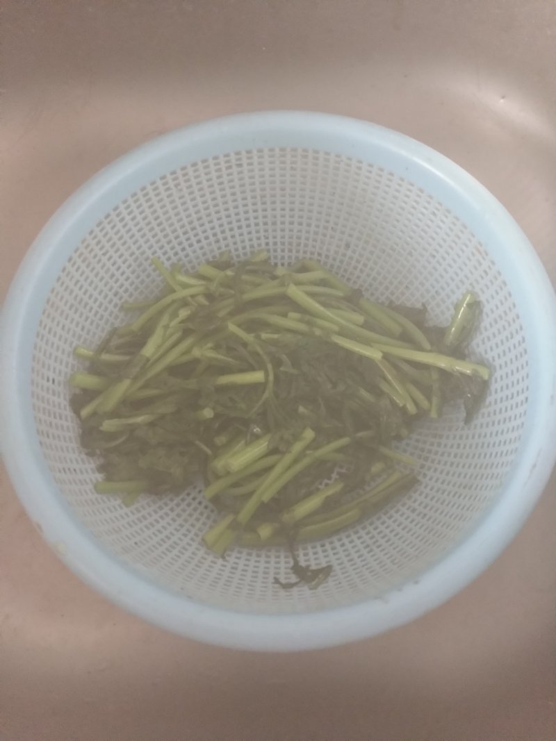 蚝油茼蒿拌鸡丝的做法步骤：3