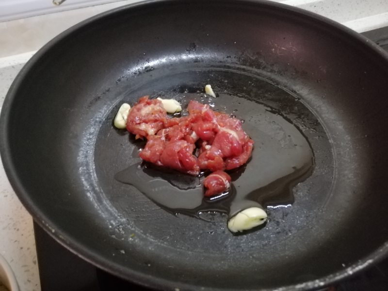 酸菜牛肉毛豆的做法步骤：4