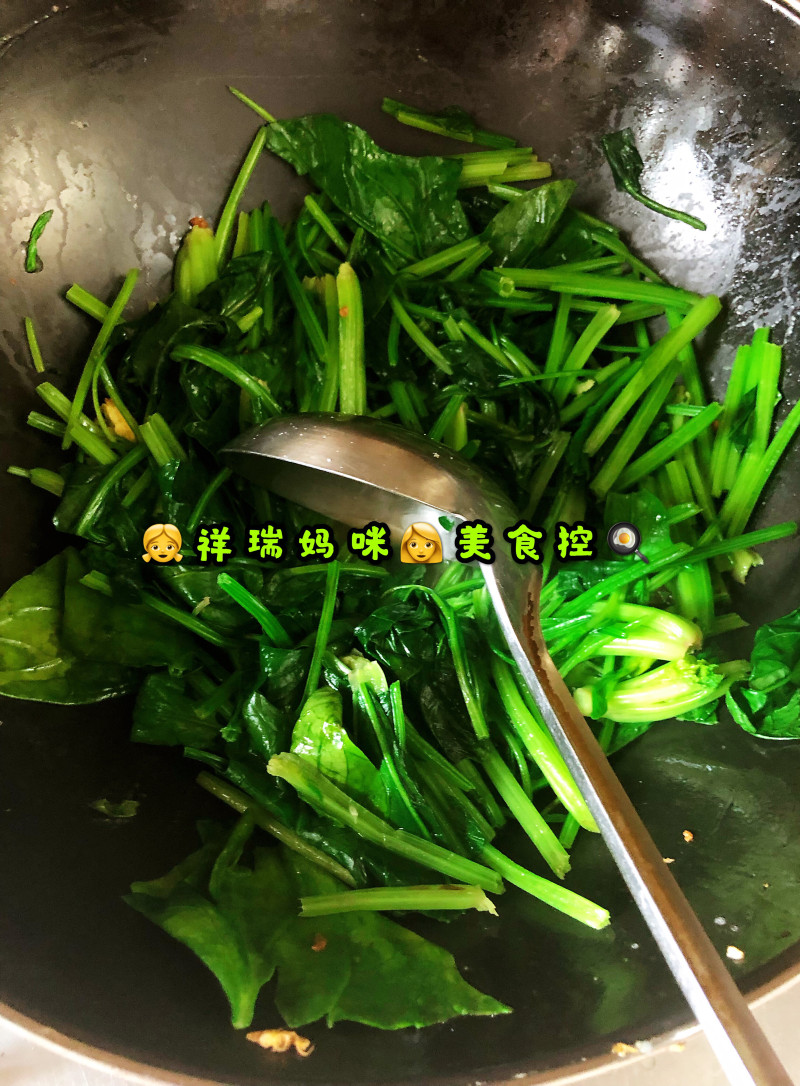 ?????仙草烹饪??cooking?????：祥瑞宝贝餐桌之菠菜炒鸡蛋的做法步骤：4