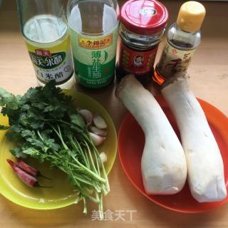 凉拌手撕杏鲍菇——换种方式吃蘑菇的做法步骤：1