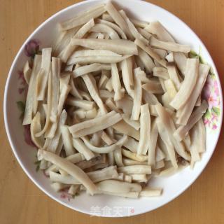 凉拌手撕杏鲍菇——换种方式吃蘑菇的做法步骤：4