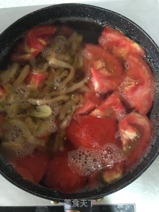 榨菜白玉菇西红柿蚕豆瓣汤的做法步骤：3