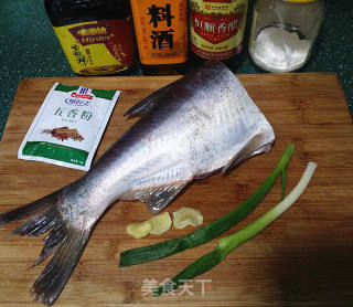 砂锅焗鱼块的做法步骤：1
