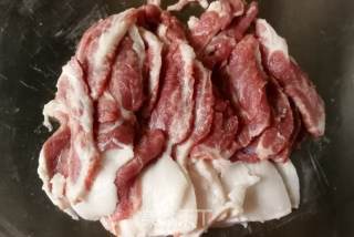 “土豪菜”---香煎猪肉的做法步骤：2
