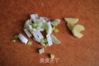 黄翠仙油腐乳-腐乳藕丁的做法步骤：2