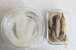 蒜蓉粉丝蒸虾——过年必备口感鲜嫩，好吃入味，上桌赞不绝口的做法步骤：1