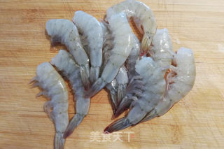 蒜蓉粉丝蒸虾——过年必备口感鲜嫩，好吃入味，上桌赞不绝口的做法步骤：2