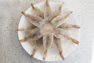 蒜蓉粉丝蒸虾——过年必备口感鲜嫩，好吃入味，上桌赞不绝口的做法步骤：5