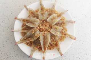 蒜蓉粉丝蒸虾——过年必备口感鲜嫩，好吃入味，上桌赞不绝口的做法步骤：11
