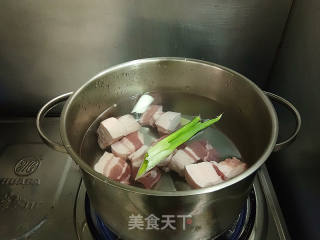 干豆角红烧肉的做法步骤：1