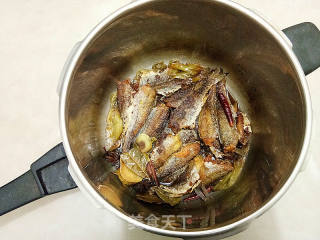 焖酥鱼（罐头）的做法步骤：9