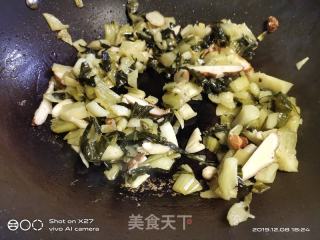 草鱼酸菜汤的做法步骤：5