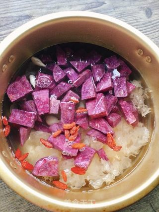 紫薯百合银耳汤的做法步骤：10