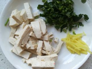 虾皮萝卜豆腐汤的做法步骤：2