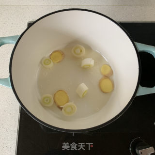 玉米排骨汤的做法步骤：2