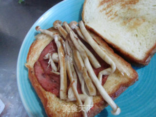 菌蔬火腿三明治的做法步骤：7