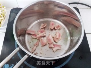 酸菜子姜炒五花肉的做法步骤：3
