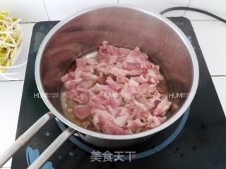 酸菜子姜炒五花肉的做法步骤：4