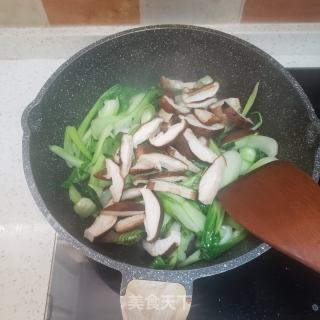 香菇油菜的做法步骤：12