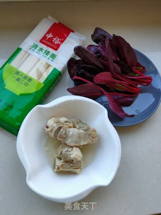 紫菠菜大骨面的做法步骤：1