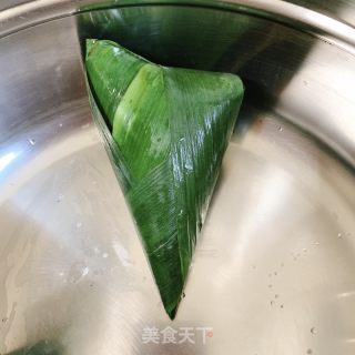 咸蛋黄板栗排骨粽的做法步骤：12