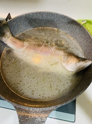 鱸魚豆腐湯的做法步驟:4