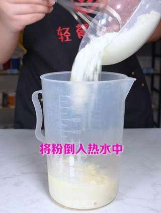 想要牛乳奶茶更醇香，掌握这份牛乳浆的调法的做法步骤：2