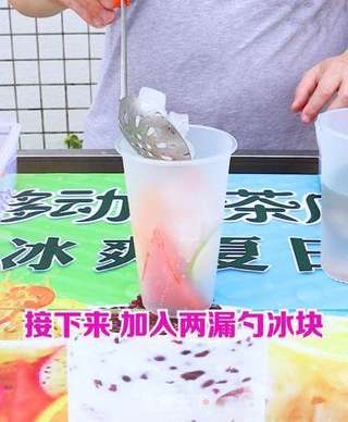 摆摊饮品|高颜值缤纷水果茶的做法步骤：4