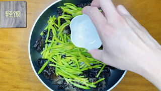 黄花菜炒鸡蛋丨健康养生又好吃！！的做法步骤：6