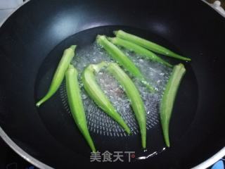 中式汉堡（鸭蛋牛肉秋葵馒头）的做法步骤：3
