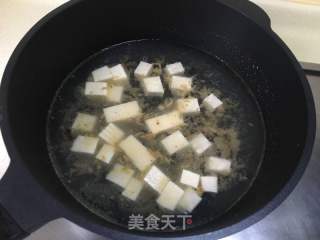 豆腐虾皮鱼丸汤的做法步骤：5