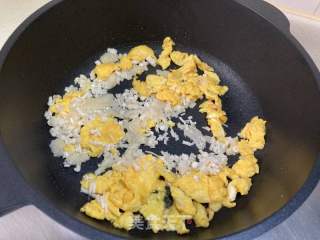 金针菇鸡蛋炒饭的做法步骤：5