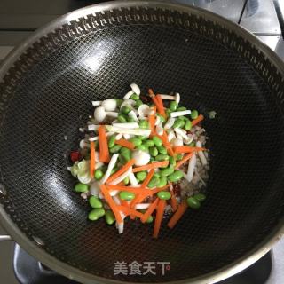 白玉菇炒毛豆的做法步骤：3