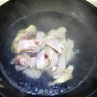 黄花菜炖鸡煲的做法步骤：4