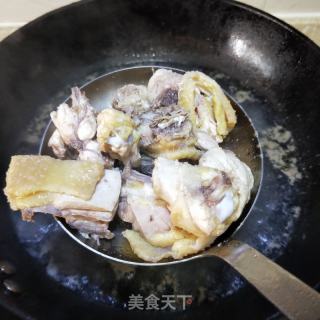 黄花菜炖鸡煲的做法步骤：5