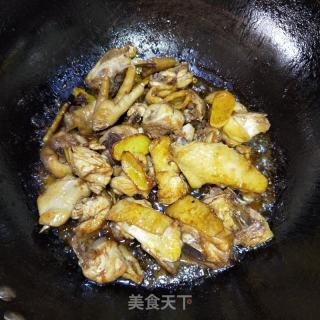 黄花菜炖鸡煲的做法步骤：9