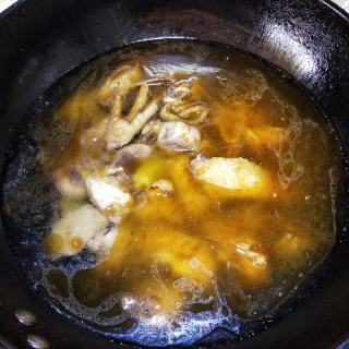 黄花菜炖鸡煲的做法步骤：10