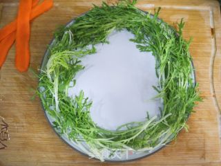 圣诞创意蔬菜花环沙拉🍎低脂低卡健康💯的做法步骤：2
