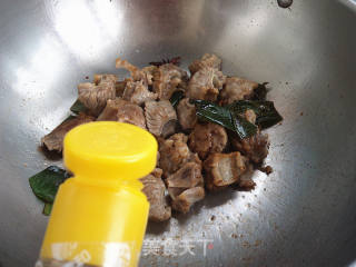 牛肋条炖黄蘑的做法步骤：8