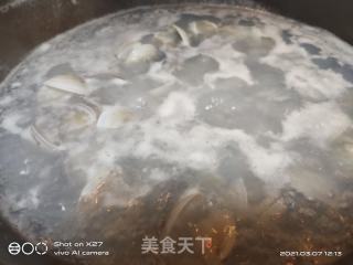 蛤蜊炒韭菜的做法步骤：2