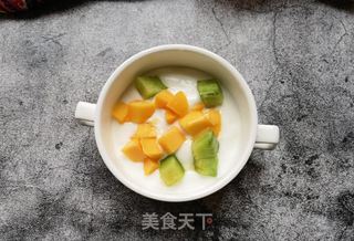 甜瓜芒果坚果酸奶杯的做法步骤：7