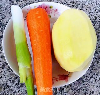 黄金土豆胡萝卜饼的做法步骤：1