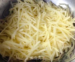 黄金土豆胡萝卜饼的做法步骤：2