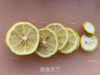 百香果柠檬蜂蜜水的做法步骤：2