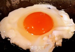 牛排番茄煎蛋三明治#萌系美食#的做法步骤：2