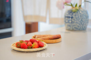 节气食养｜小满 椰香草莓的做法步骤：1