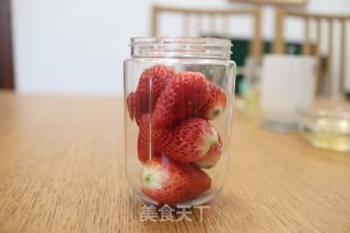 草莓芒果花茶奶冻杯的做法步骤：5