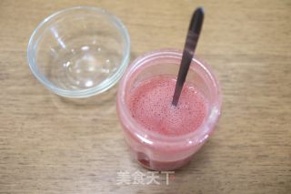 草莓芒果花茶奶冻杯的做法步骤：8