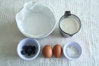 一口爆浆蓝莓酸奶烤蛋糕，无油低脂的做法步骤：1