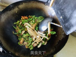 辣椒炒肉片的做法步骤：7